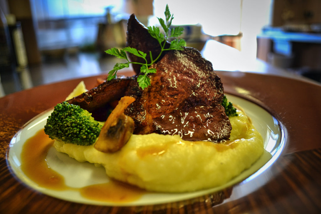 restaurant-saint-flour-pas-cher-cantal-familial-calme-terrasse